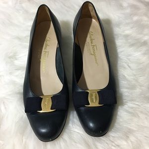 Salvatore Ferragamo 7.5 B navy blue Vera bow flats